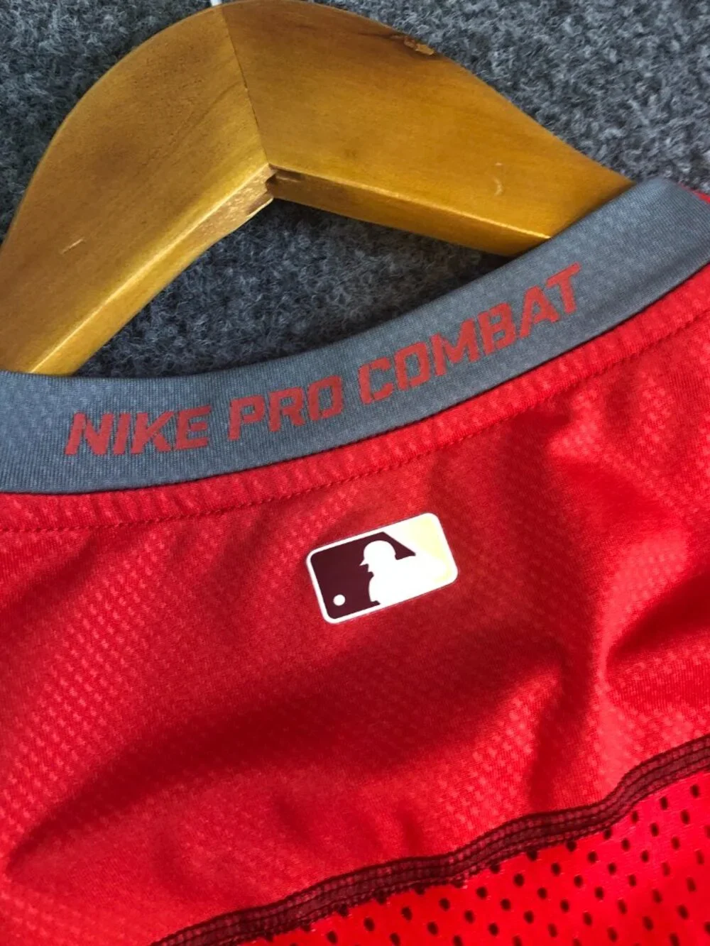 Nike Shirt Mens Large Red Black Baseball MLB Compression Fitted Raglan